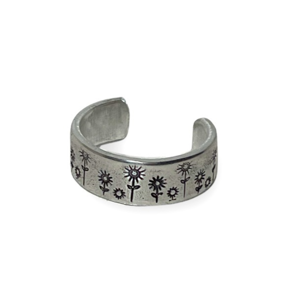 Handmade 8/9 hand stamped‎ floral silver hypoallergenic adjustable boho ring